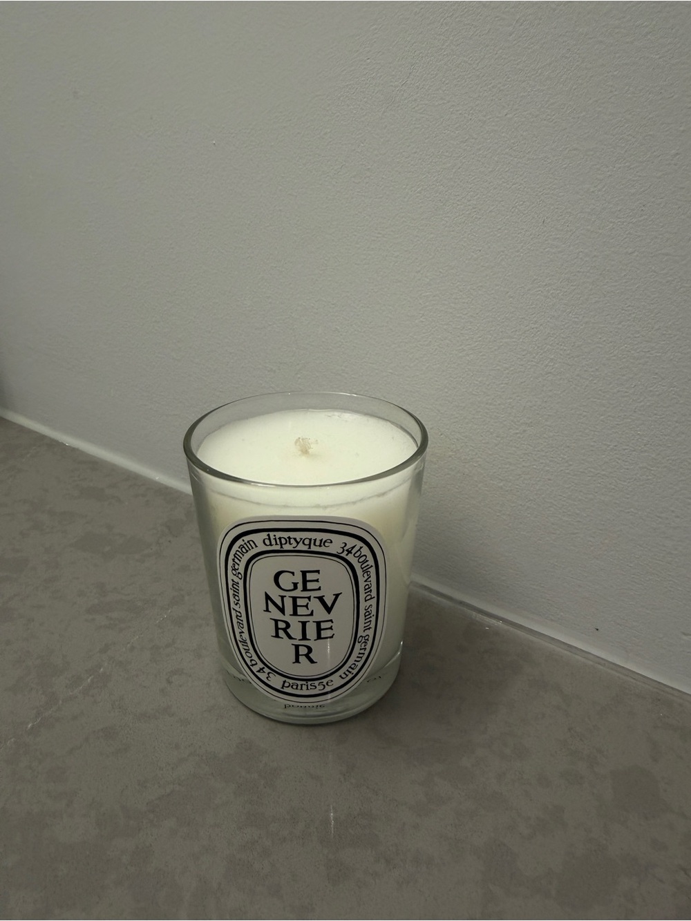 diptyque Genevrie Candle in White Glass with Black Label